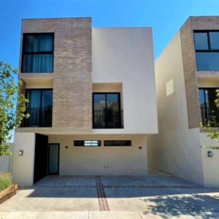 Casa con cargador residencial